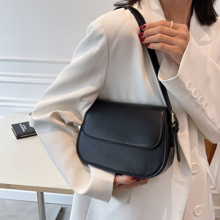 Illythia | Classic Saddle | Crossbody Bag