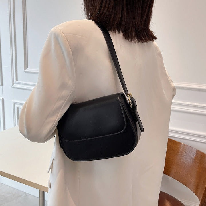 Illythia | Classic Saddle | Crossbody Bag